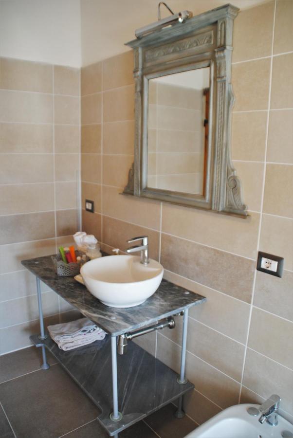 B&B Ponte La Pietra Gubbio Bagian luar foto