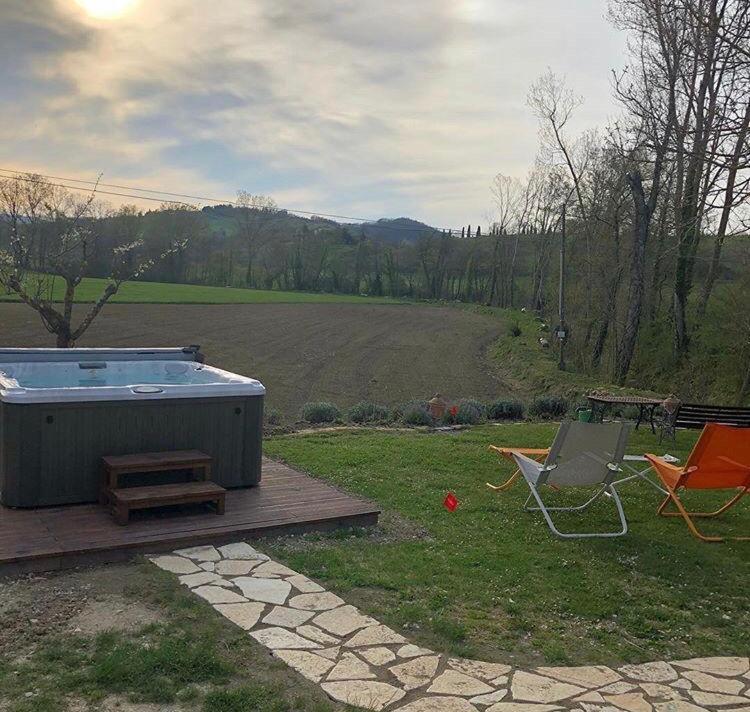 B&B Ponte La Pietra Gubbio Bagian luar foto